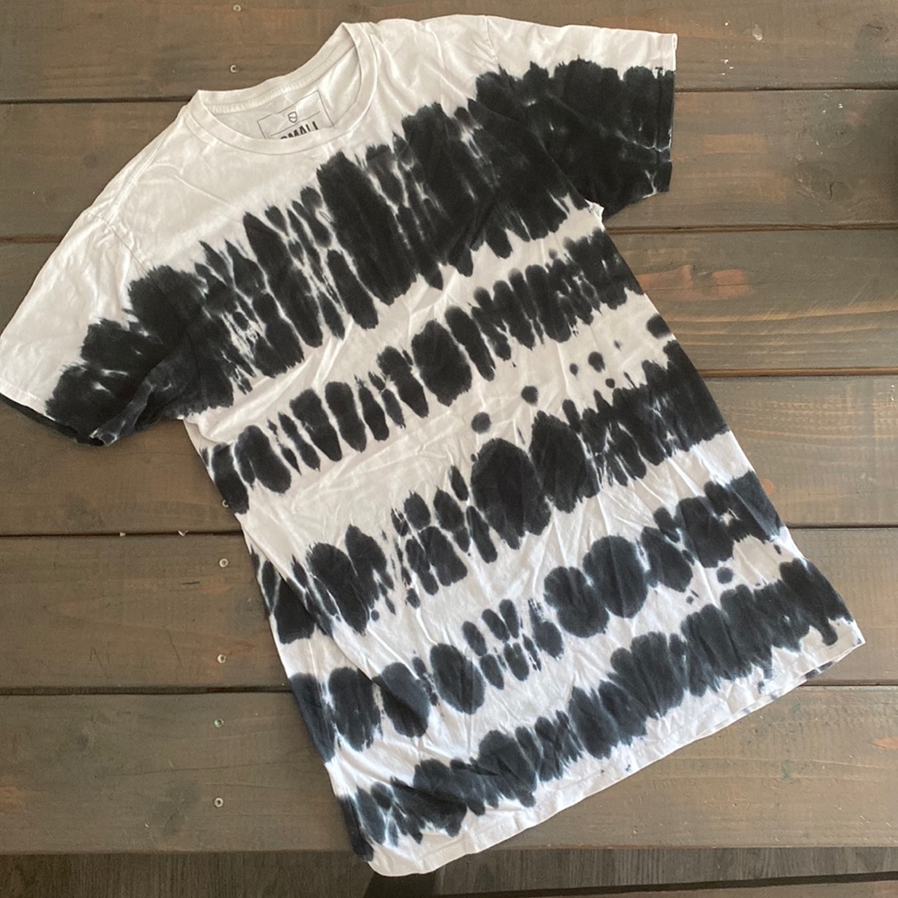 Eswic Men’s Small Tee Shirt